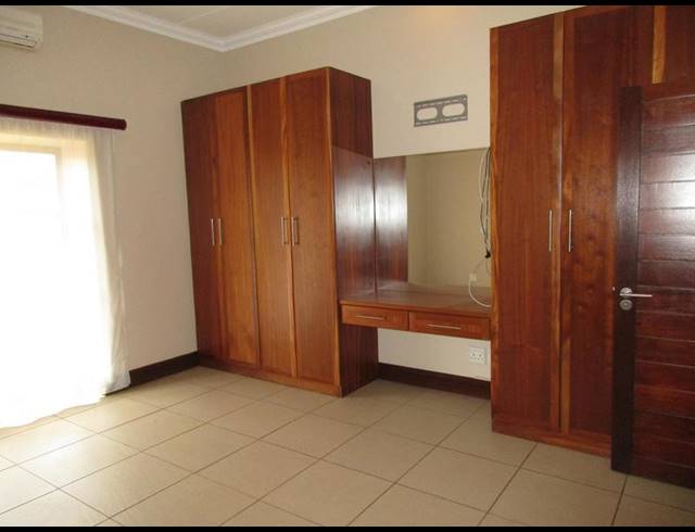 2 BEDROOM HOUSE FOR SALE IN RETIRE AT MIDSTREAM